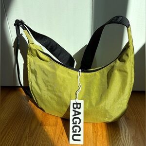 SOLD NWT BAGGU Medium Nylon Crescent in Lemongrass